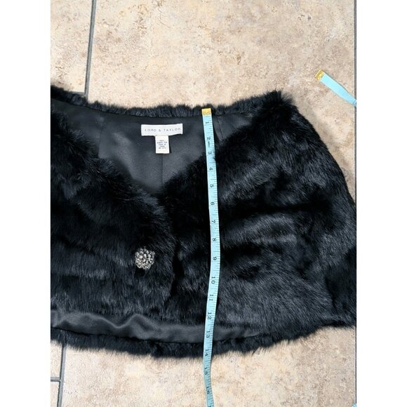 Lord and Taylor 100% Black Rabbit Fur Shrug Capelet Shawl Brooch - Picture 10 of 10